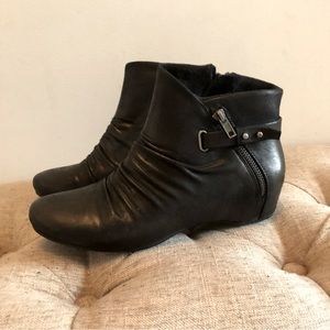 Vegan leather ankle boots | size 9.5